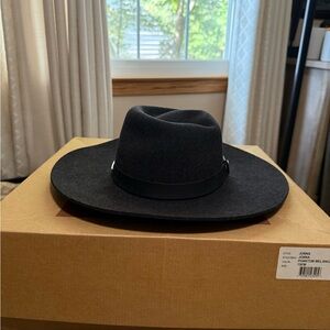 Helen Kaminski black Stylish hat (still has label)